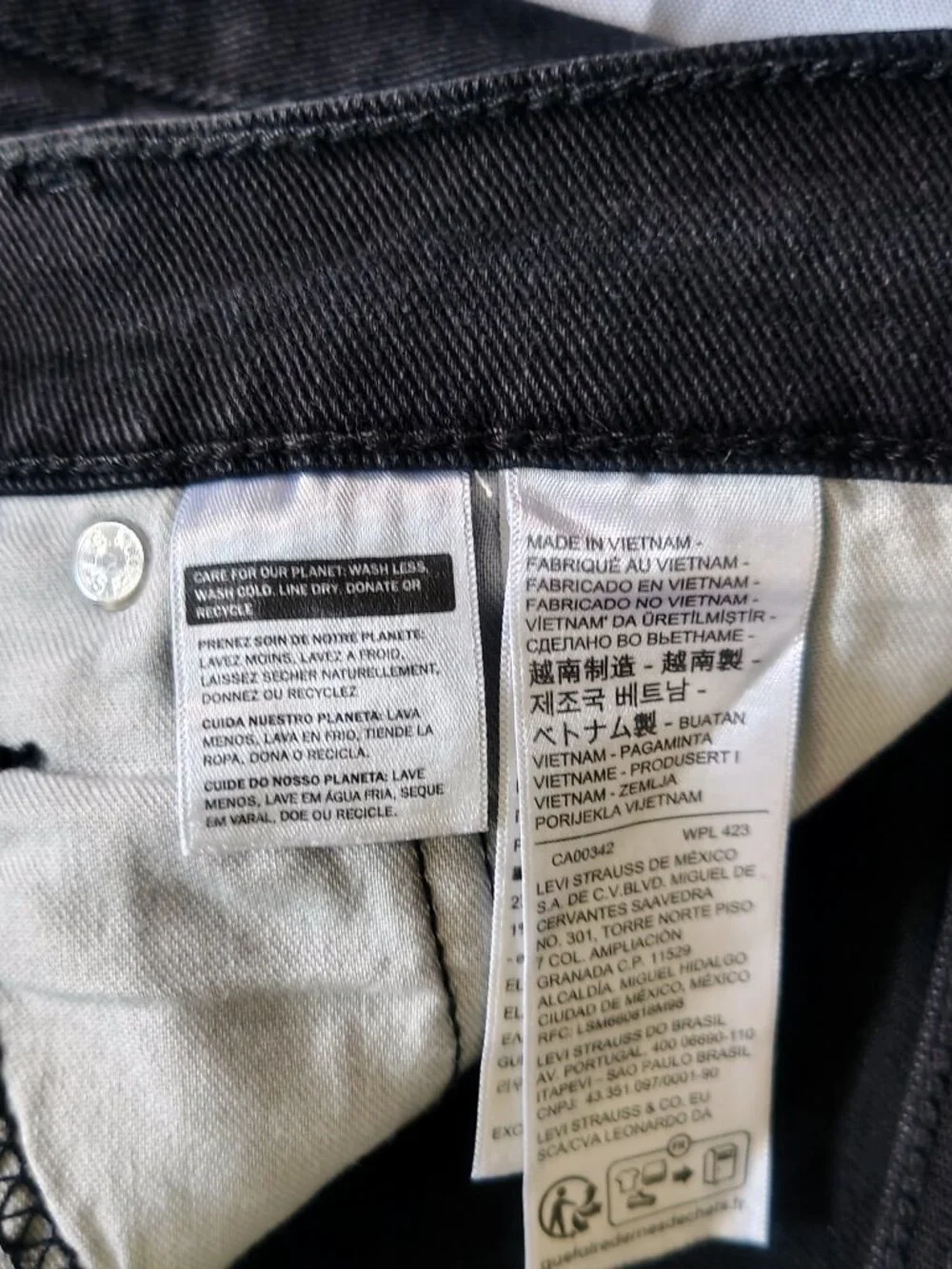 NWT Mens Levis 502 Size 36x32 Color Black Taper Jeans